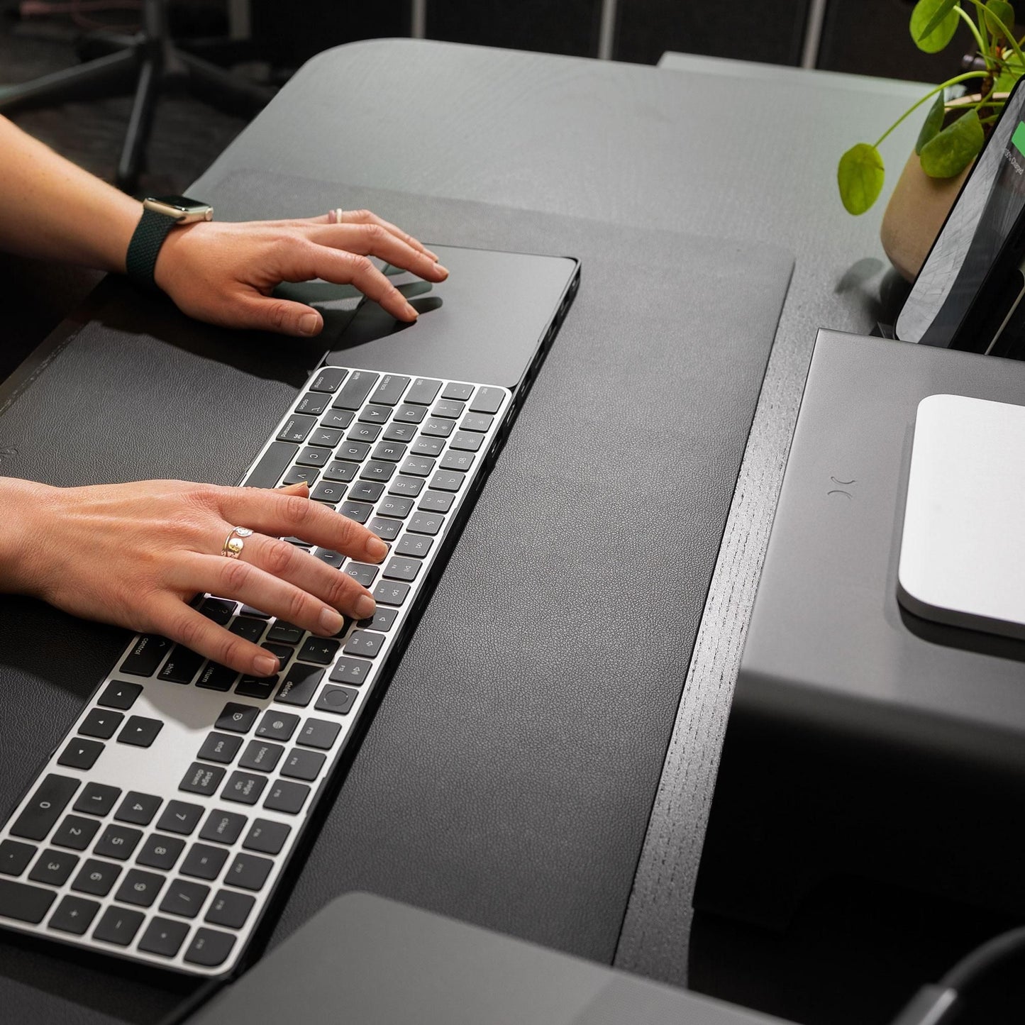 DeskPad_MacKeyboard