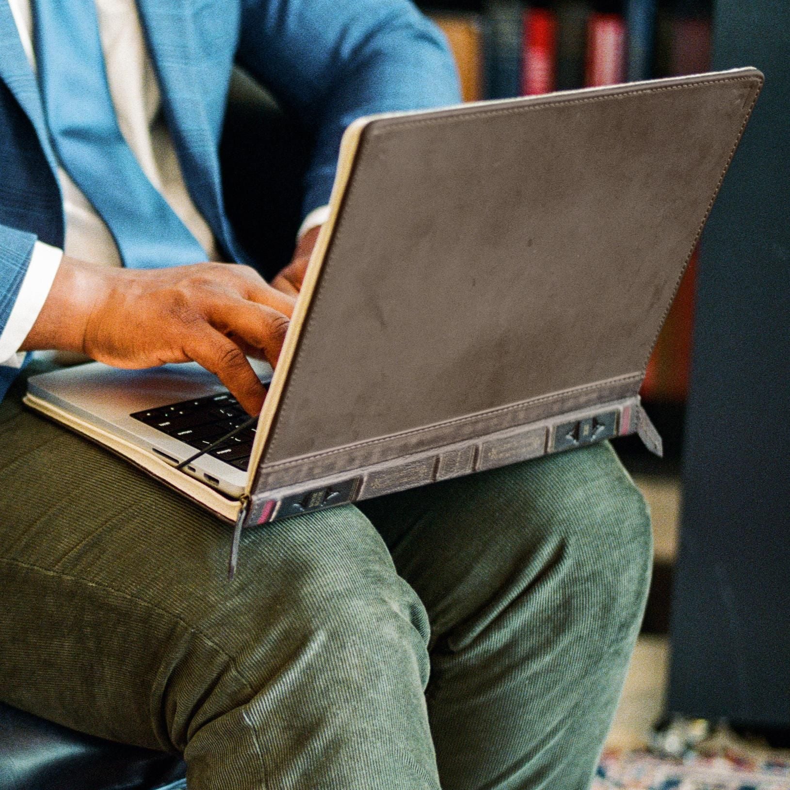 Bookbook laptop case Clearance